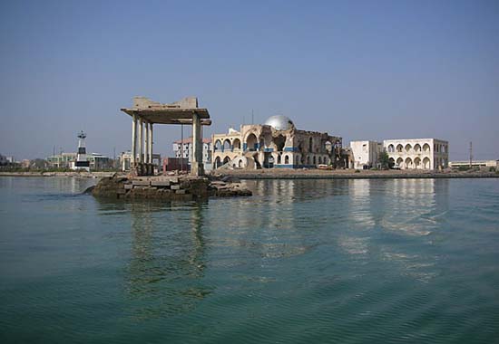 02  Bombed remains of Halie Selassie's Palace