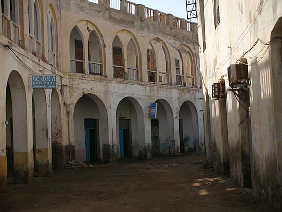 08  Side Stree Port near Internet