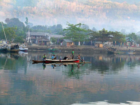 05 Fishing in Kalabahi's Harbour