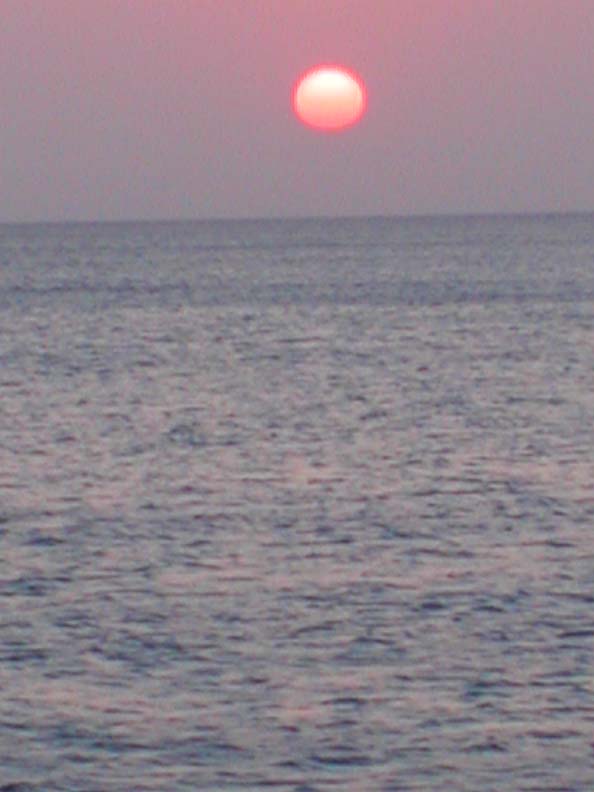 DSCN2112RedRimmedSunVertical