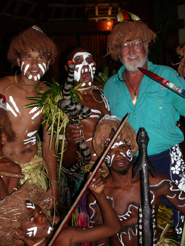 DSCN6671 Gunter Poses with Dancers