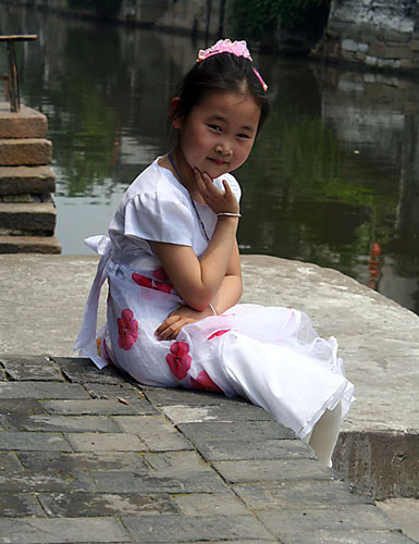 08 Birthday Girl starts to pose for me