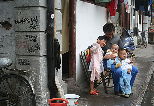11 Family in back streets of Shanghai