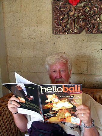 Gunter in reception of hotel
