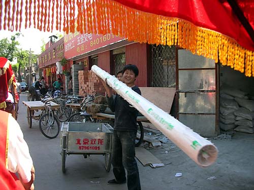 16 Moving product in the Beijing Hutong