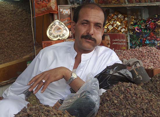16 Raisin Vendor Chewing Qat, (Courtesy Legend II)