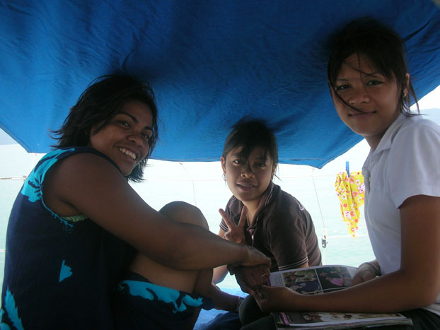 06  Nona with the teenagers